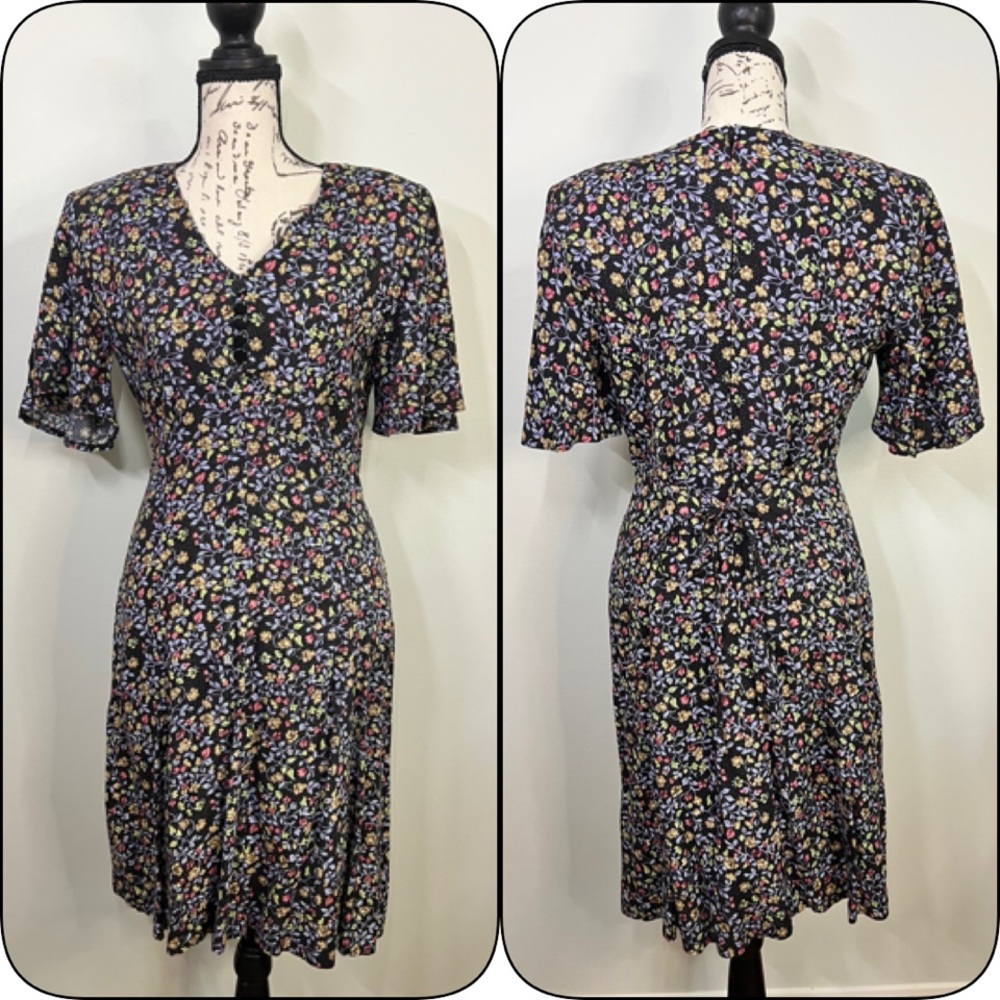 Vintage 1980s J.B. Wright Ltd Floral Dress | Rayon | Petites | Short Sleeve